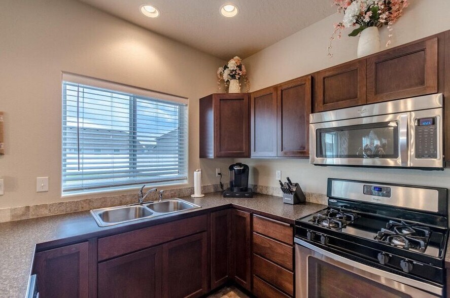 Building Photo - 4580 W Magrath Dr