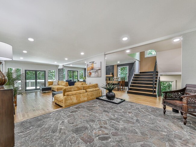 Building Photo - 120 Huntcliff Point NE