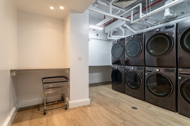 Building Photo - 110 Central Park S