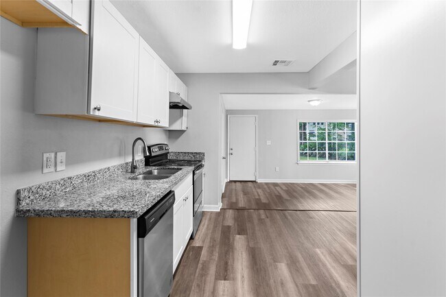 Building Photo - 1104 Southampton Dr