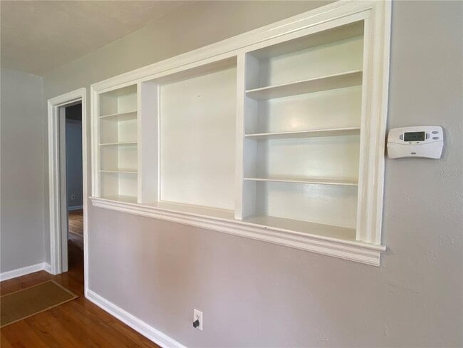 Building Photo - 1044 N Bumby Ave