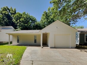 Building Photo - 5607 Maple Tree Dr