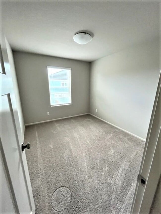 Building Photo - 3 Bedroom / 2.5 Bath Home McMinnville