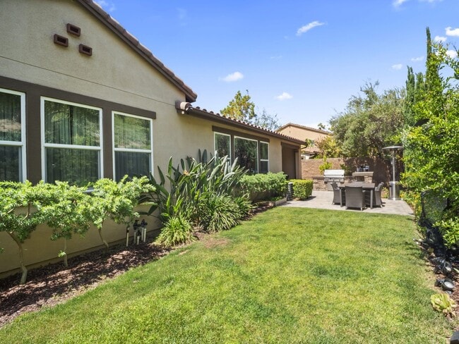 Building Photo - Showing Times: to schedule a viewing, please call & contact us