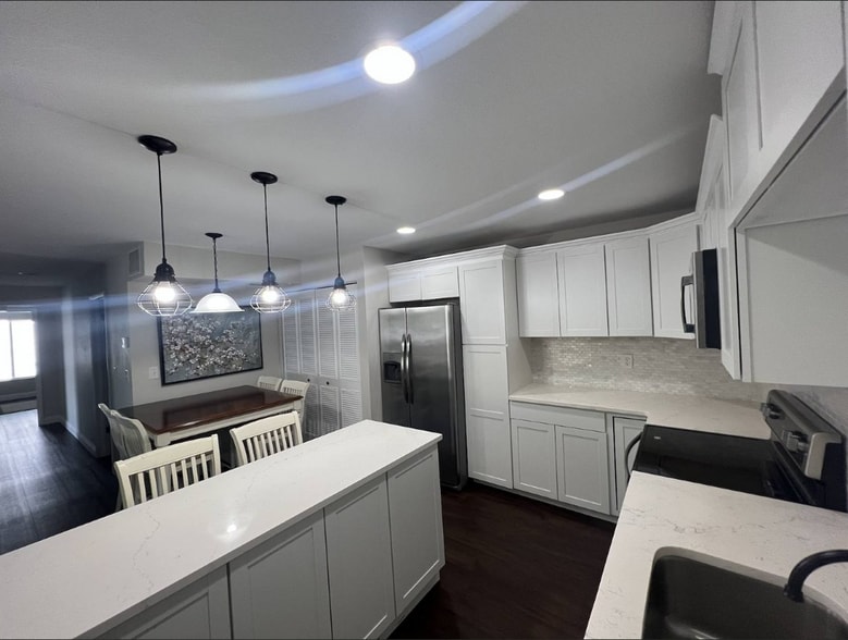 Building Photo - 1258 Pine Ridge Cir W