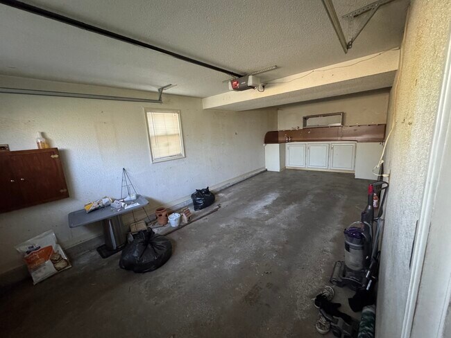 Building Photo - 6102 Campus Park Dr SE