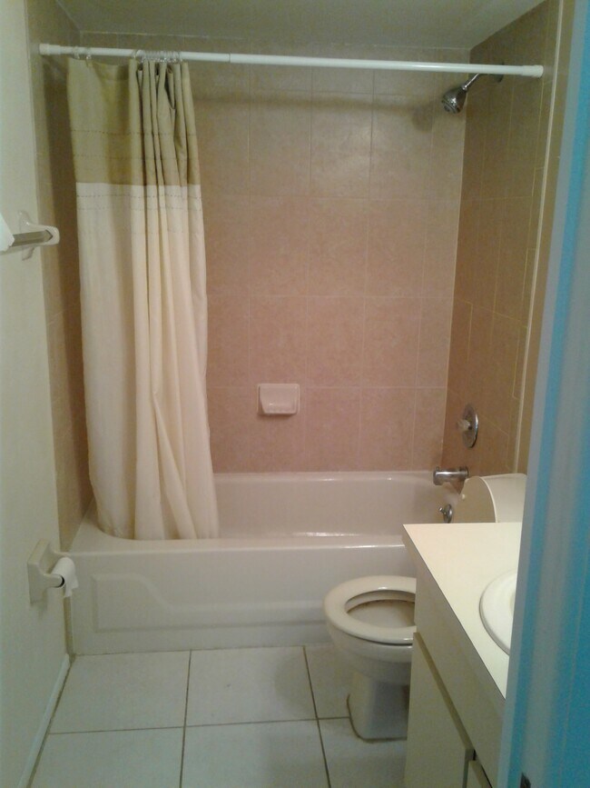 Building Photo - 401 Sandlewood Cove