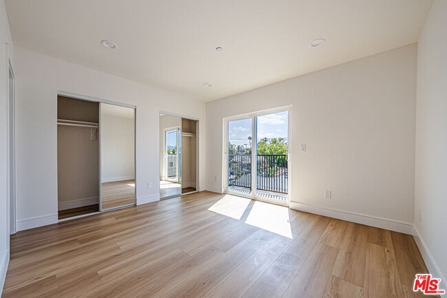 Building Photo - 2057 1/2 S Garth Ave