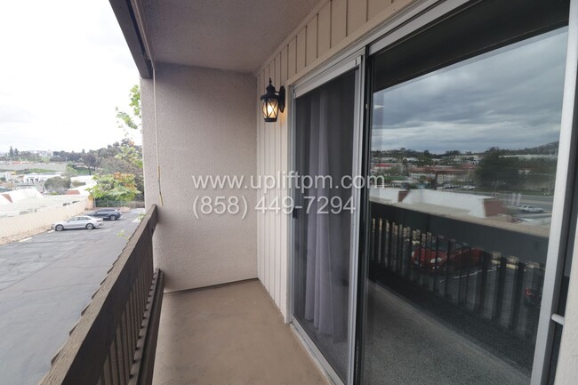 Building Photo - 1BR/1BA LA MESA w/ 2 Balconies near Lake M...