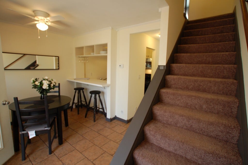 Breakfast bar - 14711 N River Beach Dr