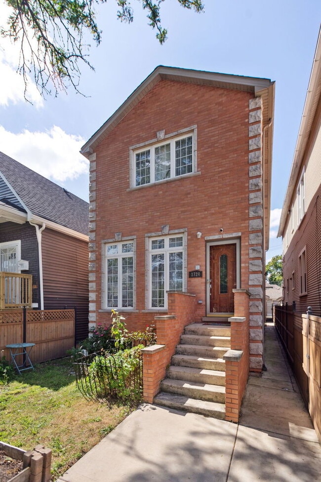 Primary Photo - 1724 N Keeler Ave