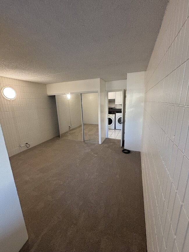 Building Photo - 1326 Ke’eaumoku St