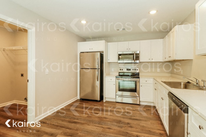 Building Photo - 126 Cottage Grove Rd