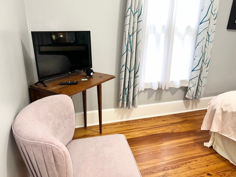 Building Photo - 1039 Riviera St