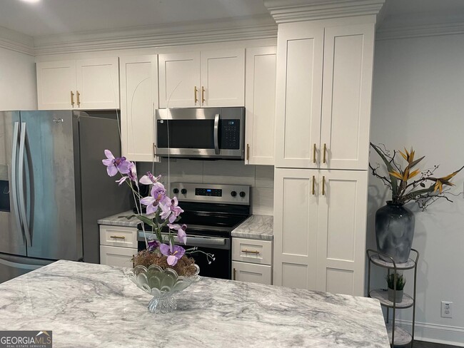 Building Photo - 1914 Montrose Dr