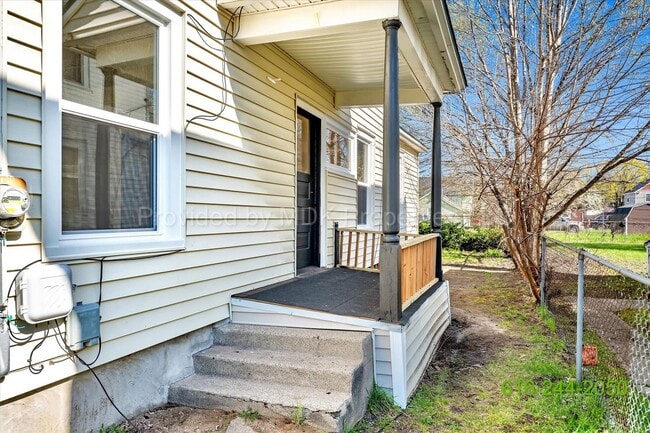 Building Photo - STUNNING REMODEL!!! Extremely Spacious 3 Bedroom (Extra Room) Home!! SECTION 8 APPROVED! (Handica...