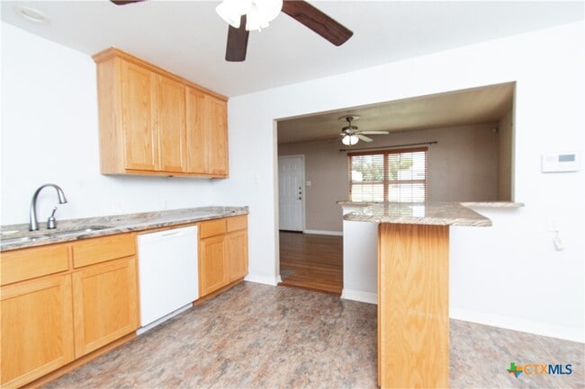 Building Photo - 2116 W Avenue D