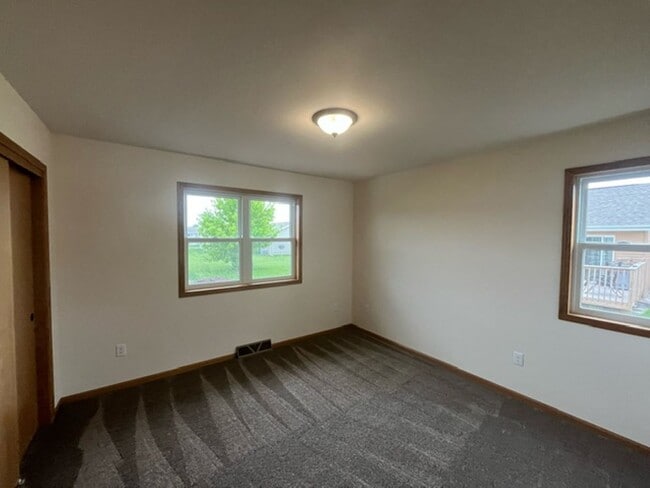 Building Photo - 519
