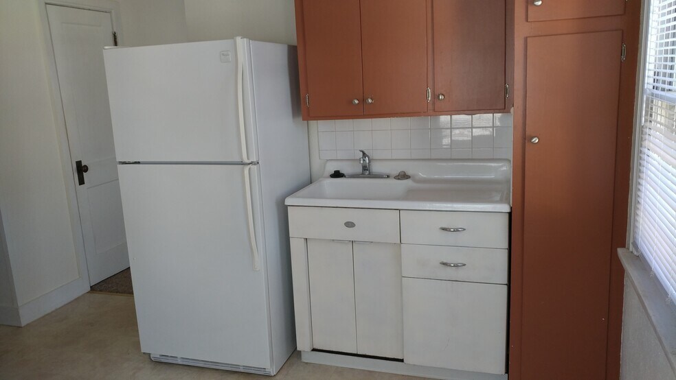 Building Photo - 221 8th St S