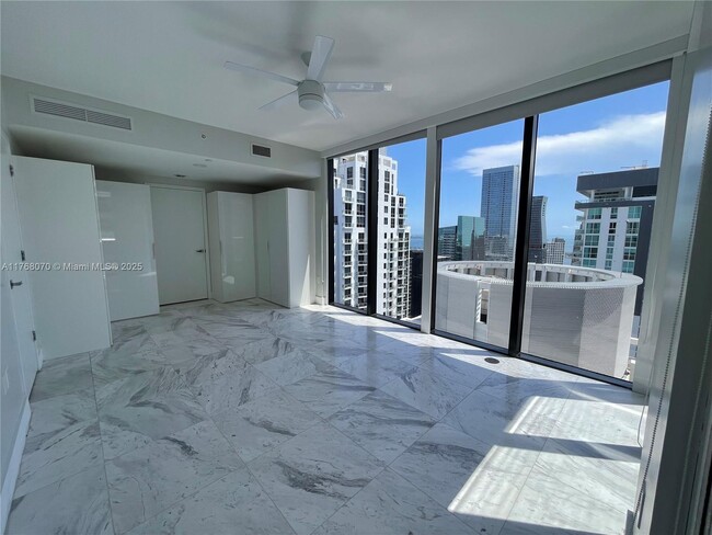 Building Photo - 1010 Brickell Ave