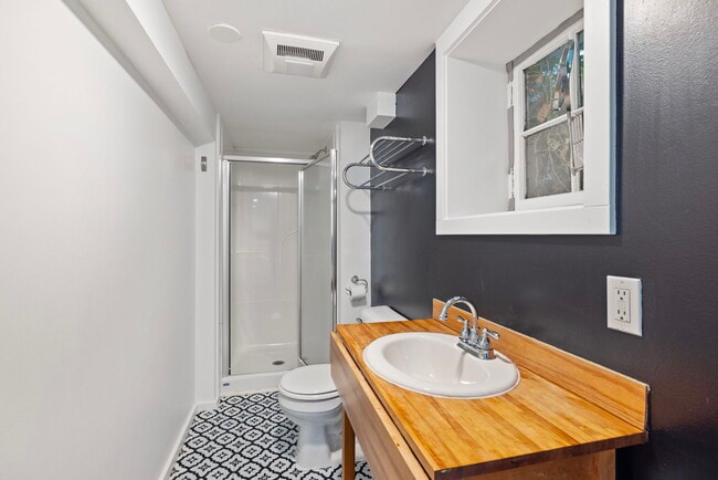 Bath 2 - 2338 NW Hoyt St