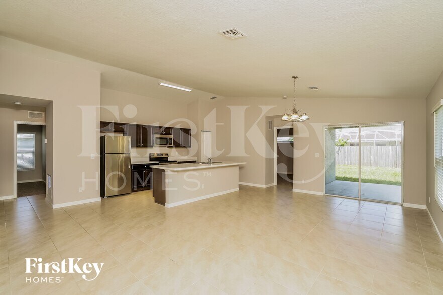 Building Photo - 4285 SW Walker St