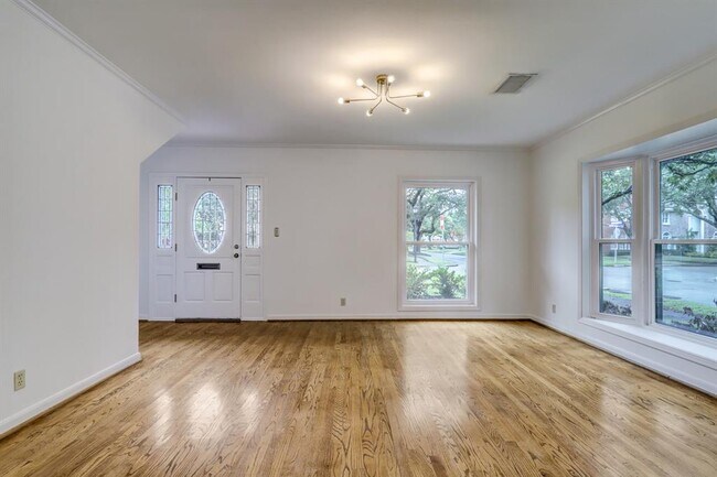 Building Photo - 6601 Brompton Rd