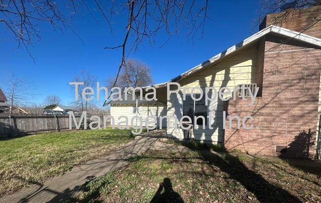 Building Photo - 3-Bedroom, 2-Bathroom Home in the Orchards!!!