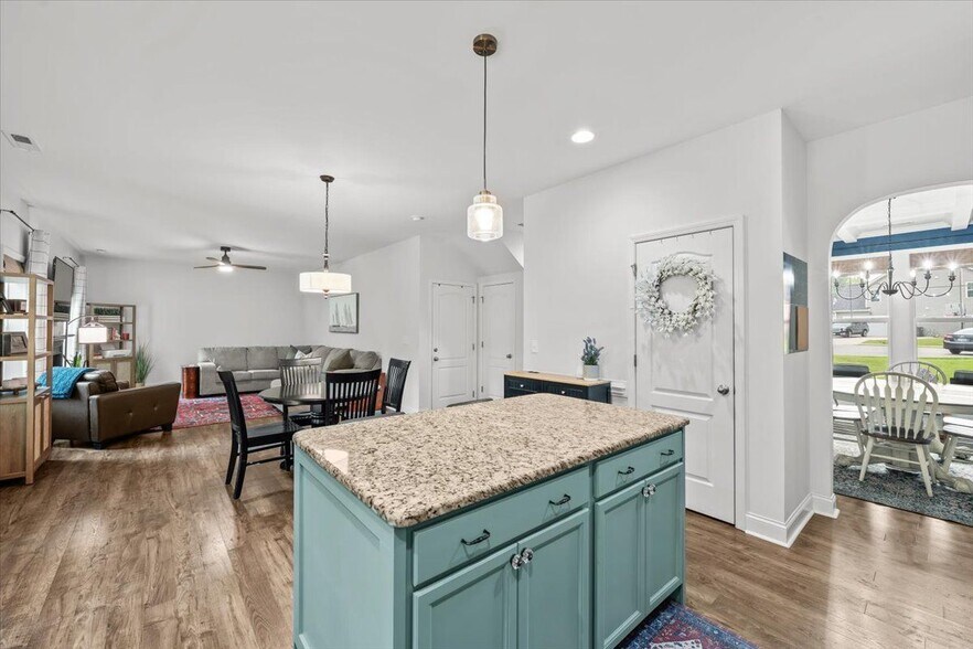 Building Photo - 400 Everest Ct
