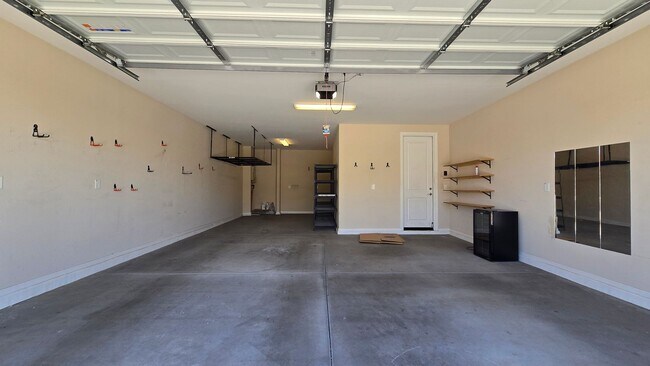 Building Photo - Private Pool in excellent newer neighborhood!