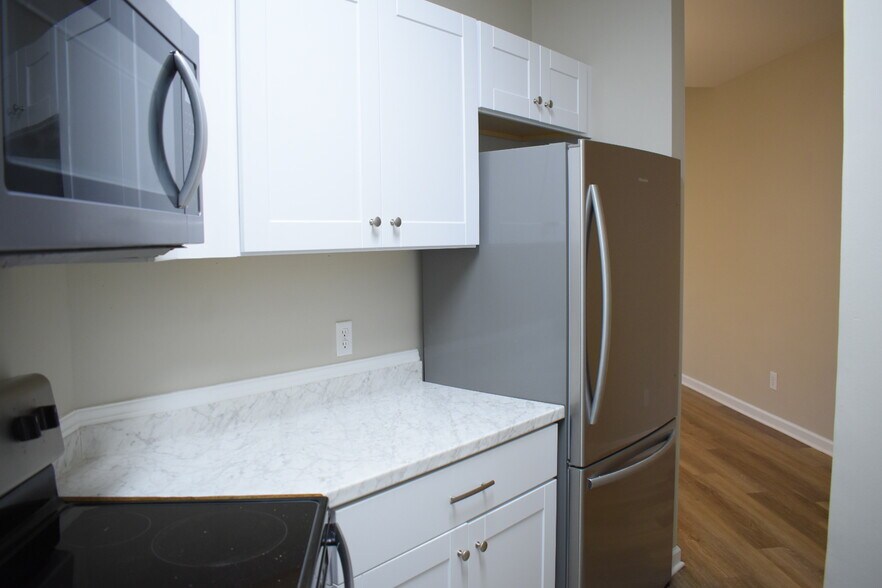 Building Photo - 4210 Wilshire Blvd