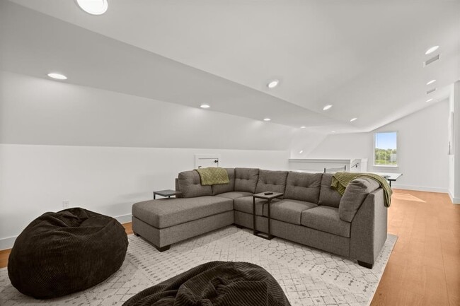 Building Photo - 1006 Winsted Ln