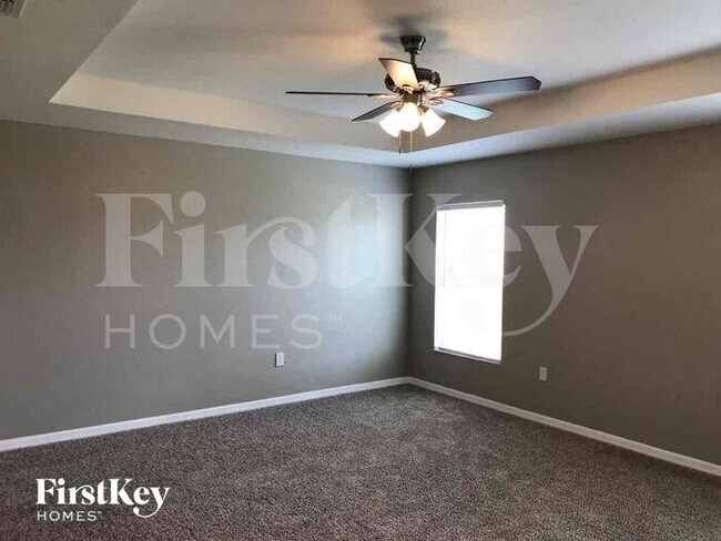 Building Photo - 2600 Sanderling St
