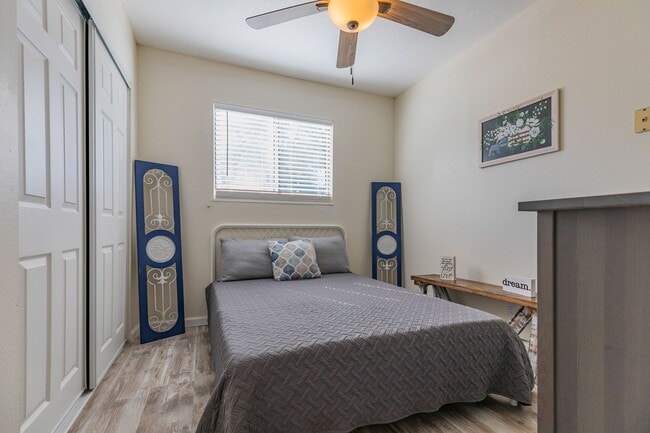 Building Photo - Super cute updated home!
