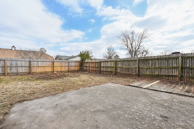 Building Photo - Newly Renovated Broken Arrow Beaut! Available for Immediate Move In!