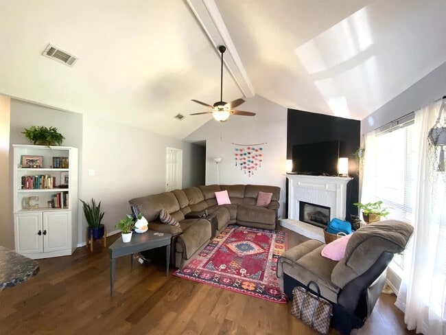 Building Photo - 1511 Homestead Dr W