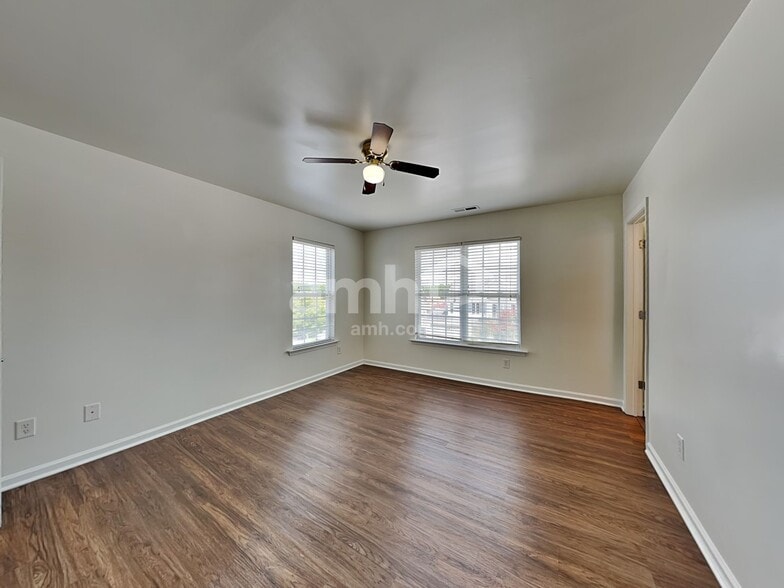 Building Photo - 1438 Pleasant Garden Ln