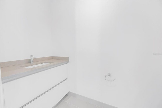 Building Photo - 400 Central Ave