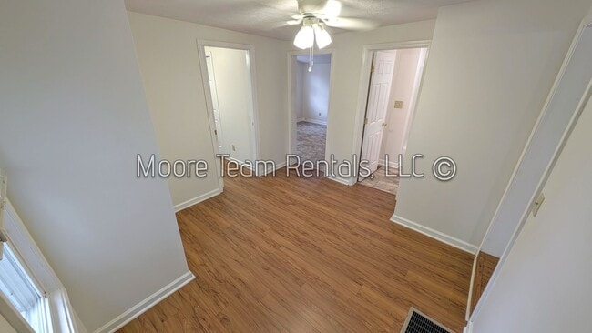 Building Photo - Cared for Home Includes Washer/Dryer