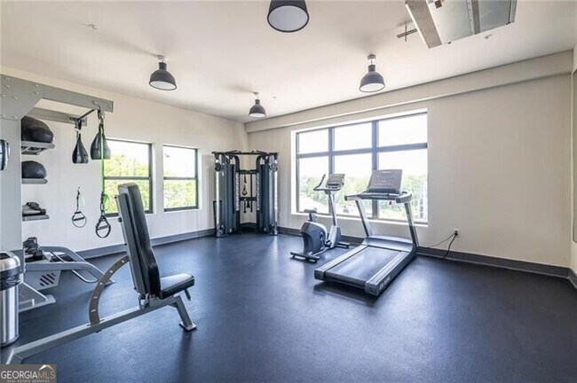 Building Photo - 112 Rogers St NE