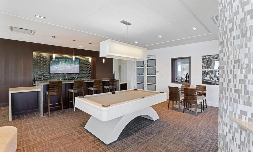 Building Photo - 100 Harborview Dr