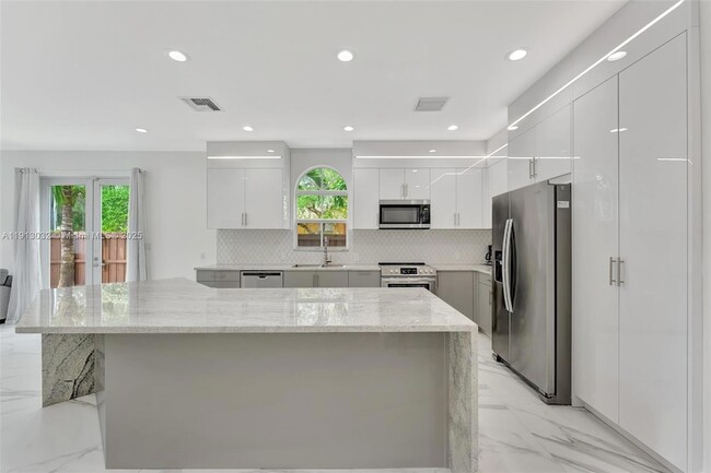 Building Photo - 407 SW 17th St