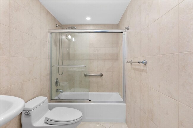 Building Photo - 2731 NE 14th Street Causeway