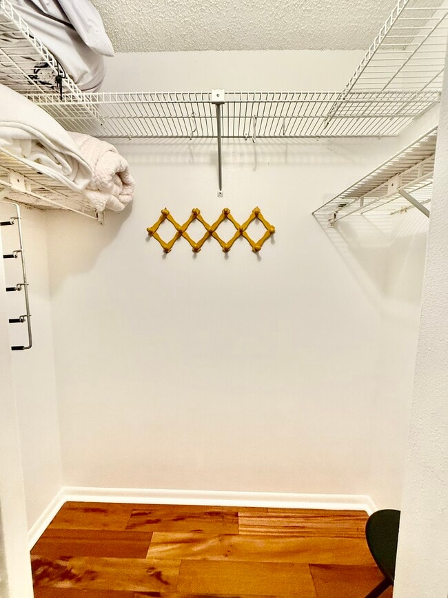 Building Photo - 2900 Cove Cay Dr