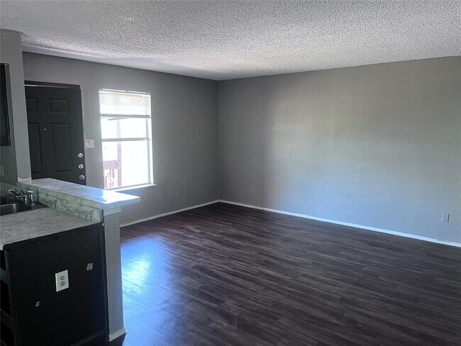 Building Photo - 4910 Pepper Ln