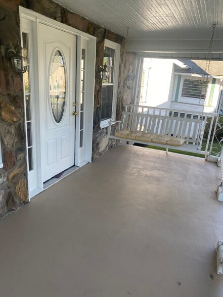 Building Photo - 108 Johnson St