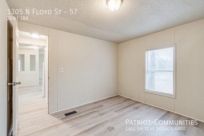 Building Photo - 1305 N Floyd St