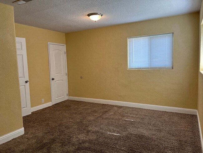 Building Photo - 1710 S Teilman Ave