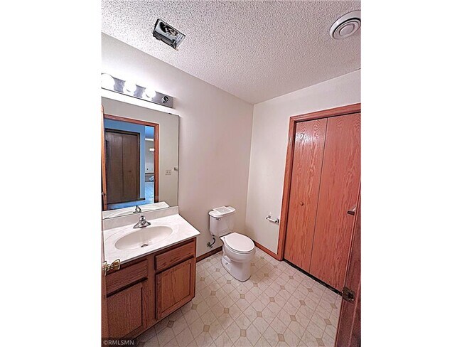 Building Photo - 1902 Aster