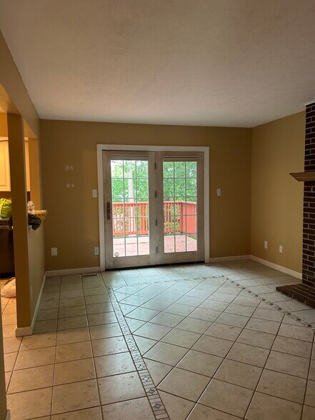 Building Photo - 8525 Hooes Rd